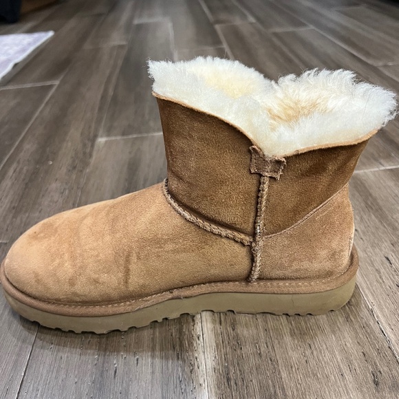 Ugg Women’s Mini Bailey Button Chestnut - Picture 3 of 6